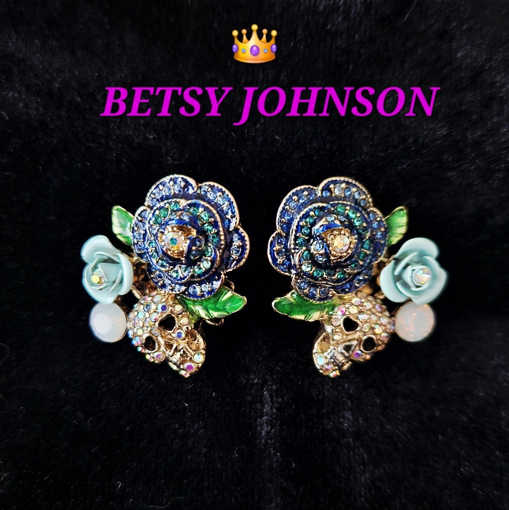 Betsey Johnson Blue and Gold Skull Rinestone And Opal Clip On Earrings✨️👑